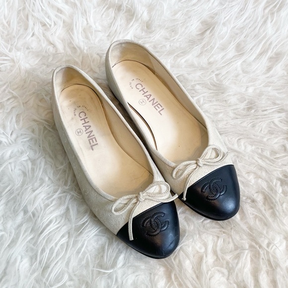Chanel Beige Black Leather Interlocking CC Logo Cap Toe Ballet Flat 37.5 - Picture 1 of 13